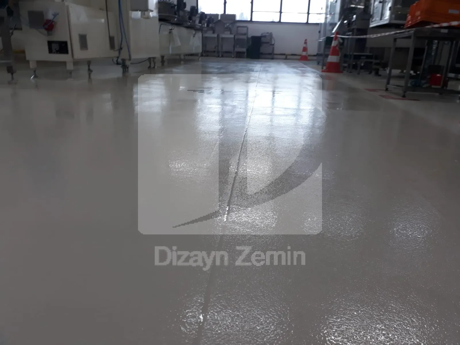 Fabrika iç mekan zemin boyama