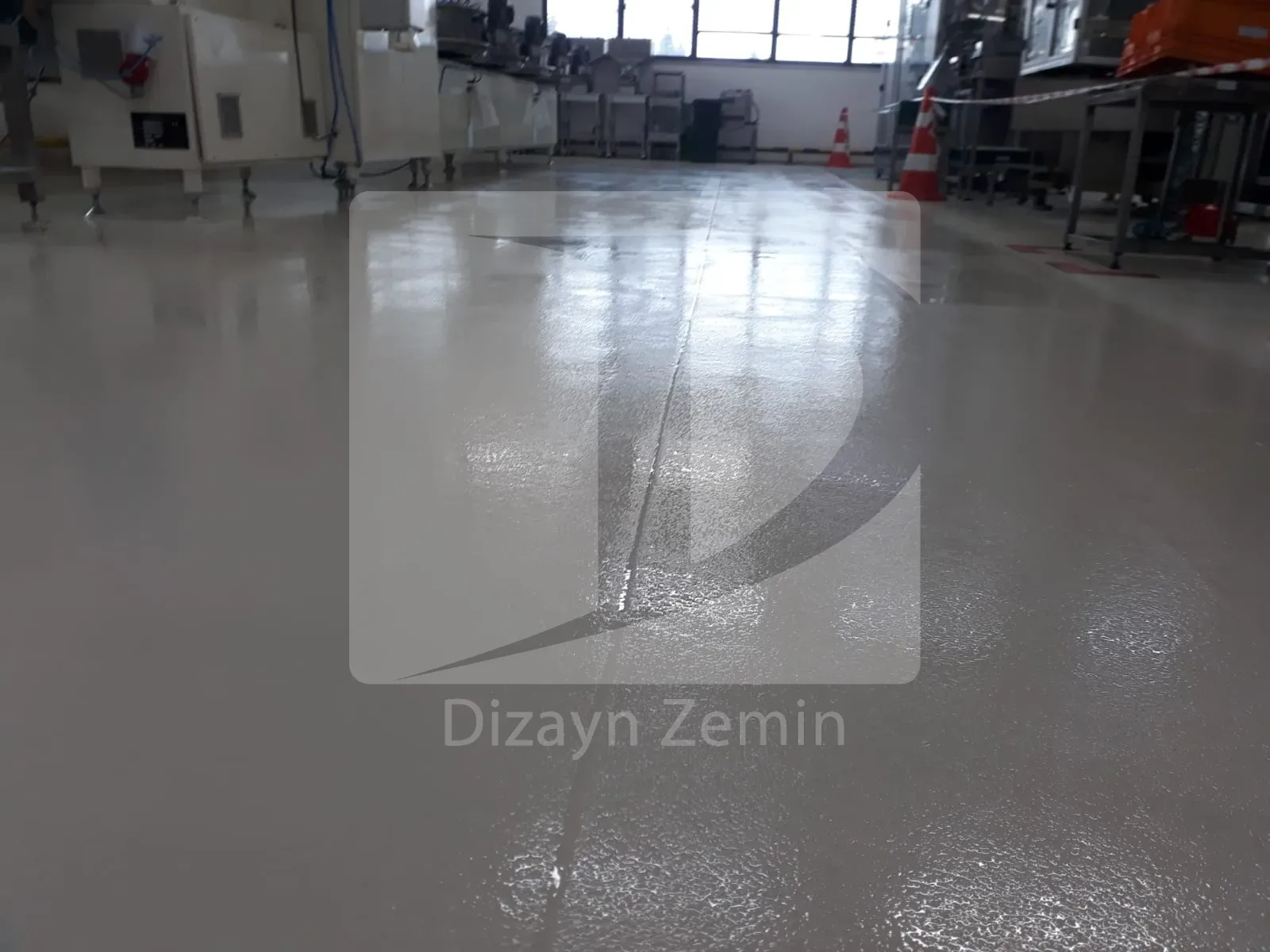 Fabrika iç mekan zemin boyama