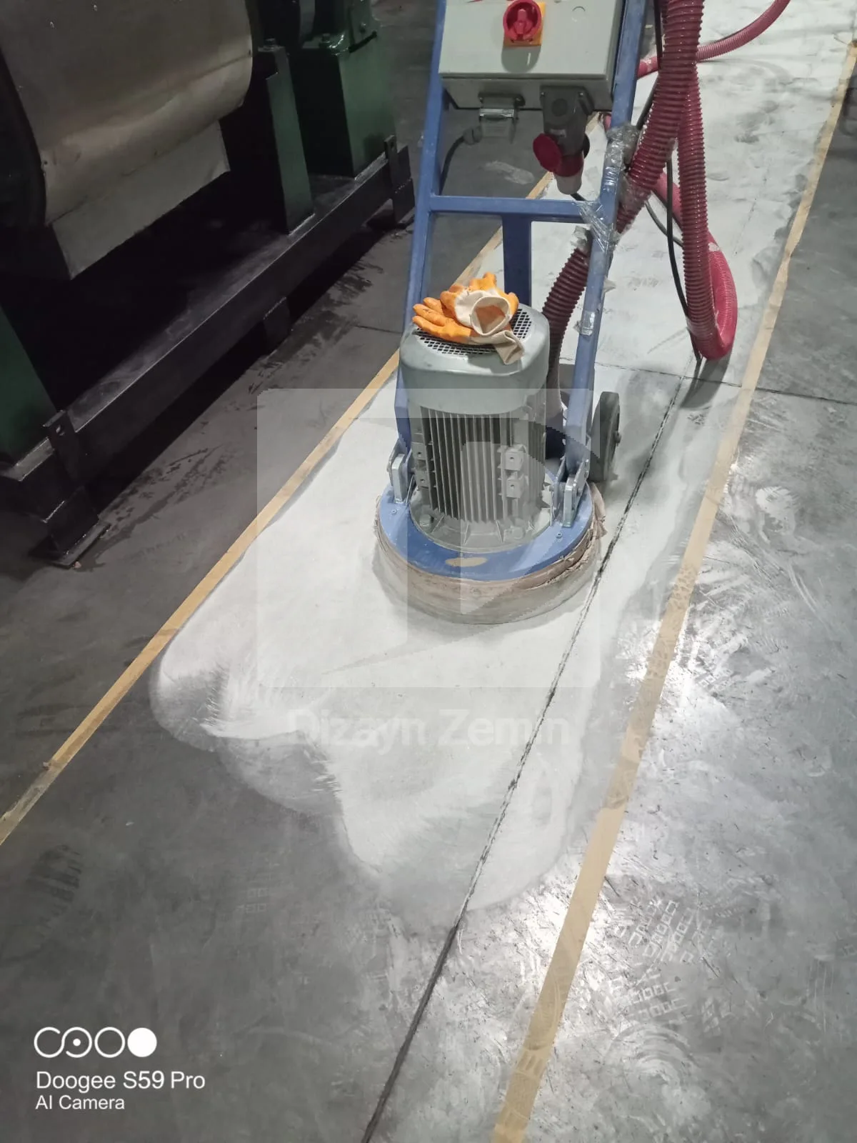 Fabrika zemini tamiri öncesi görünüm