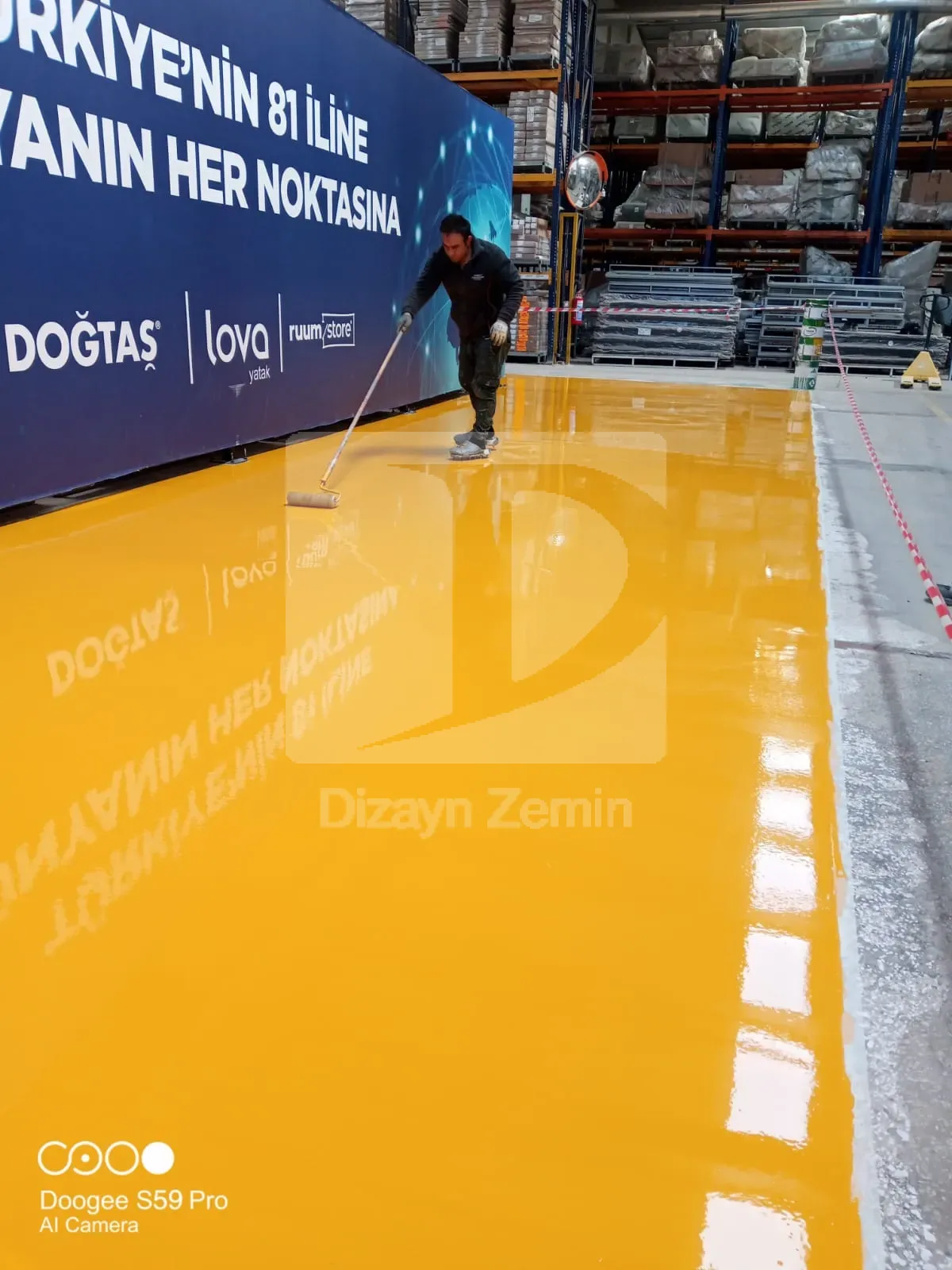 Turuncu renkli epoksi zemin boyama uygulaması